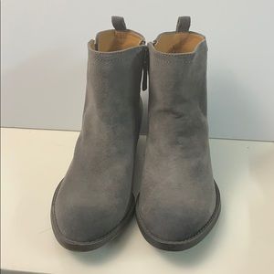 Nine West Size 6.5 Gray Suede Booties - Never Worn